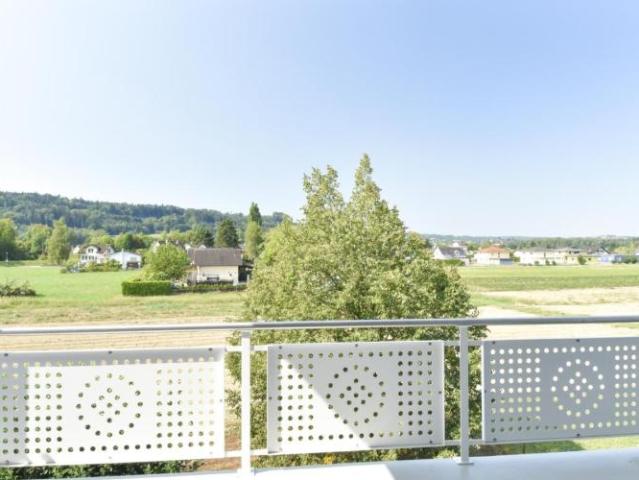 Grosszügige und helle Wohnung