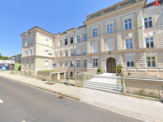 Großzügige und leistbare 3 Zimmer Wohnung mit Parkplatz in angenehmer Wohnlage in Wels Teilsanierung !