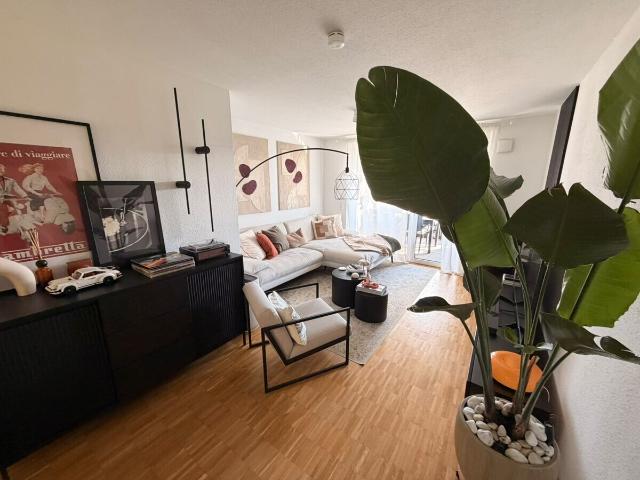 Großzügige und lichtdurchflutete 3 Zimmer Wohnung mit Balkon in Stuttgart Bietigheimer Wohnbau