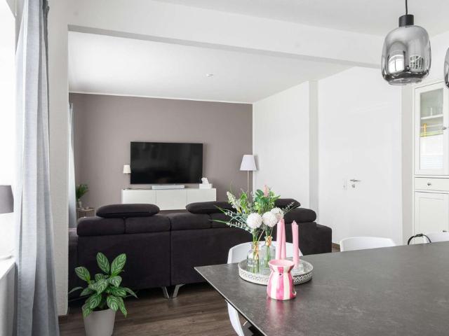 Großzügige und lichtdurchflutete 4 Zimmer Wohnung Obj. 9879