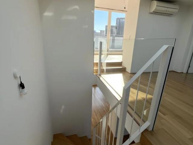 Großzügige und lichtdurchflutete 5 Zimmer Maisonette mit Galerieflächen und 2 Terrassen am Spittelauer Platz