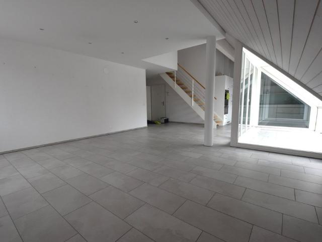Grosszügige und lichtdurchflutete Maisonette Wohnung mit Balkon im Eigentumsstandart