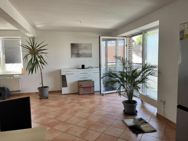 Großzügige und modern ausgestattete 2 Zimmer Wohnung mit Balkon und 2 PKW Stellplätzen
