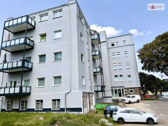 Großzügige, vermietete 3 Raum Wohnung im Lebensquartier Zwönitz mit Balkon, Aufzug & Stellplatz