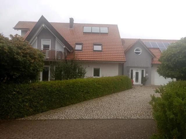 Großzügige Villa energieeffizient PV, Schwimmteich und Sauna