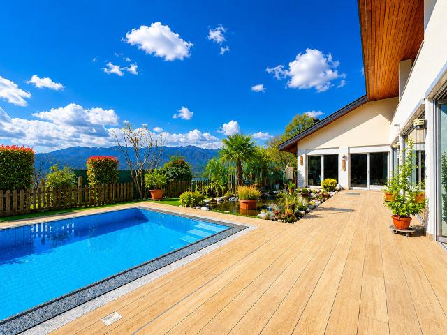 Grosszügige Villa im Grünen mit Pool, grossem Garten und Studiowohnung