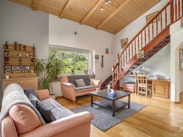 Großzügige Villa mit 7,5 Zimmern, 245 m² + Garage/Werkstatt im Erdgeschoss, 137 m²