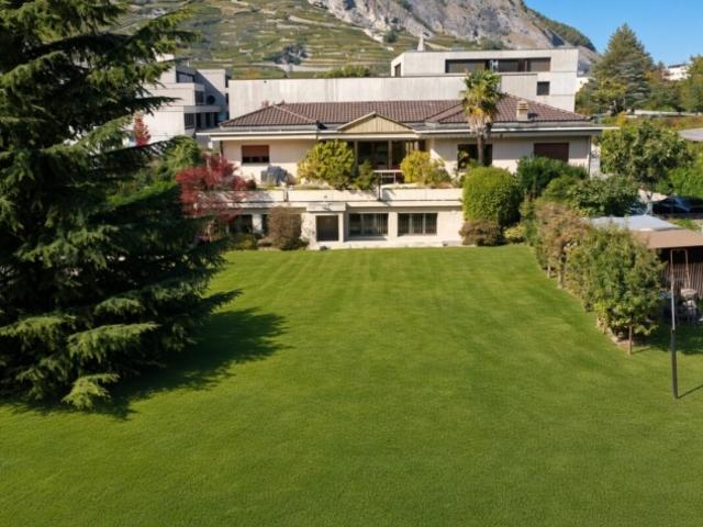 Großzügige, vom Architekt entworfene Villa auf einem großen Grundstück von 2.857 m²
