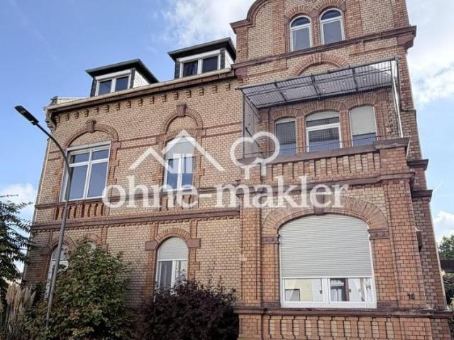 Großzügige Wohnung in stilvoller Altbauwohnung mit Balkon & Garten