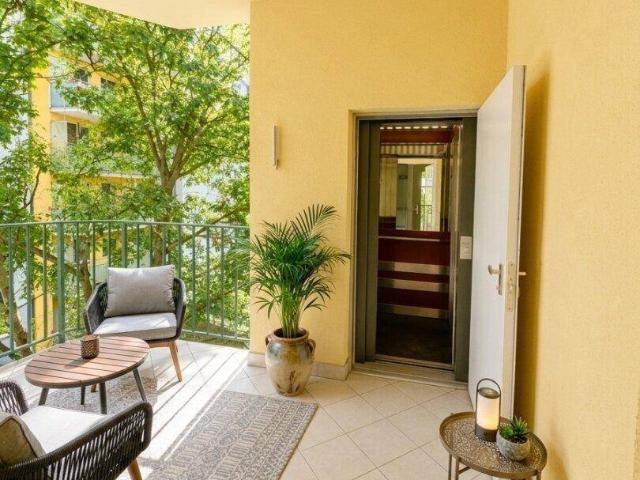Großzügige Wiener Altbauwohnung mit ca. 4,20 m hohen Decken, Balkon und direktem Liftzugang