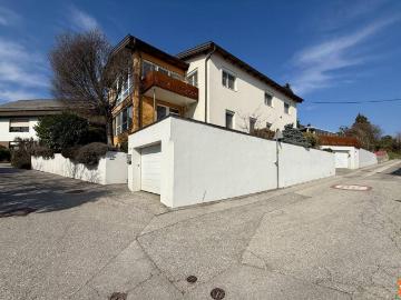 Haus for sale in 7000 - Parkplatz