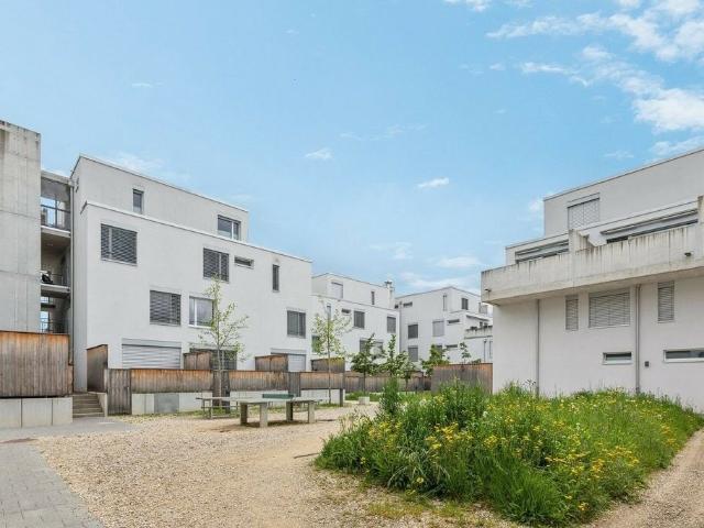Grosszügige Wohnung mit zwei Gartensitzplätzen