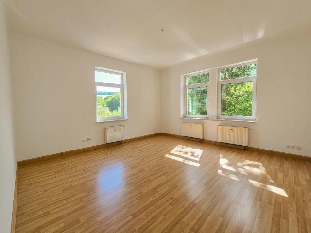 Großzügige Wohnung mit Badewanne, Abstellraum und viel Platz am Waldrand