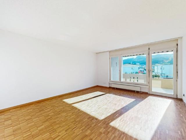 Grosszügige Wohnung mit Balkon