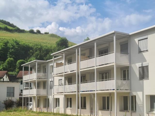 Grosszügige Wohnung mit Balkon und schöner Aussicht