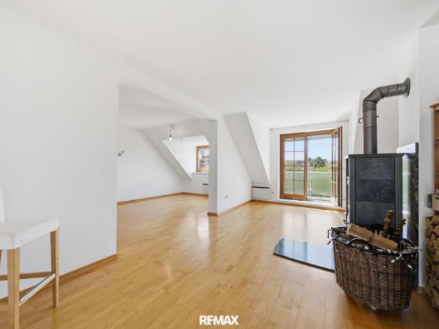 Großzügige Wohnung mit Balkon und 2 PKW Stellplätze: Wohnen in zentraler Lage von Hollabrunn!