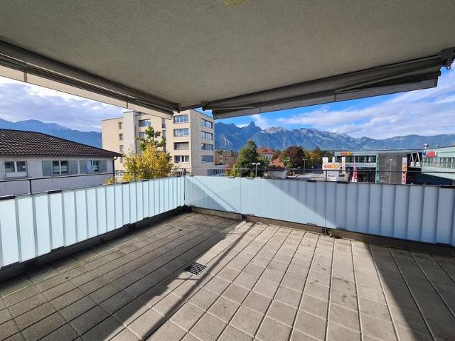 Grosszügige Wohnung mit Bergpanorama!