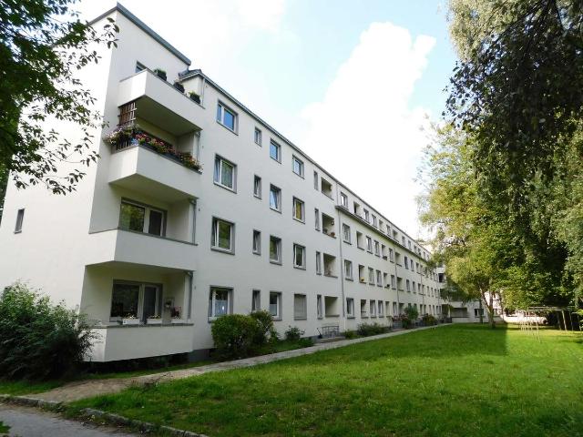 Großzügige Wohnung mit Einbauküche! leicht Einzugsbereit! Ideal für zwei Personen!