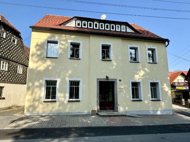Großzügige Wohnung mit Garage und Stellplatz