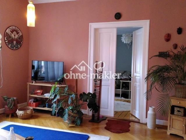 Großzügige Wohnung mit Hinterhof Terrasse in Bahnhofsnähe