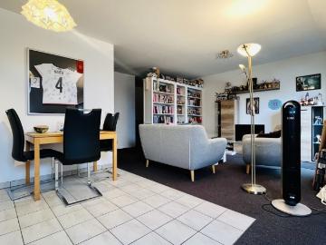 Großzügige Wohnung mit Loggia