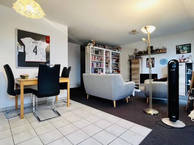 Großzügige Wohnung mit Loggia