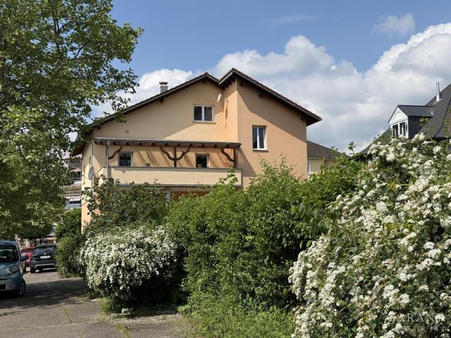 Großzügige Wohnung mit Rheinblick und brandneuer Wärmepumpe