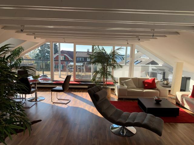 Großzügige Wohnung mit Seeblick