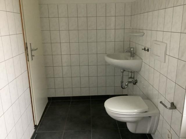 Großzügige Wohnung im Erdgeschoss mit Tageslichtbad!