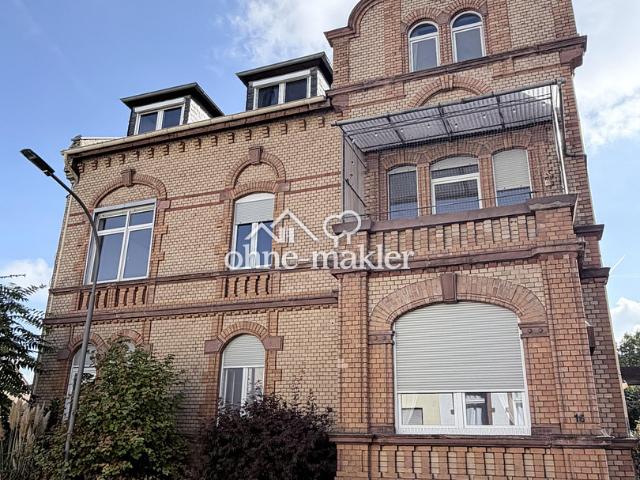 Großzügige Wohnung in stilvoller Altbauwohnung mit Balkon & Garten