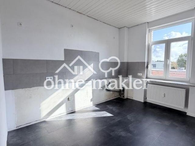 Großzügige Wohnung in stilvoller Altbauwohnung mit Balkon & Garten
