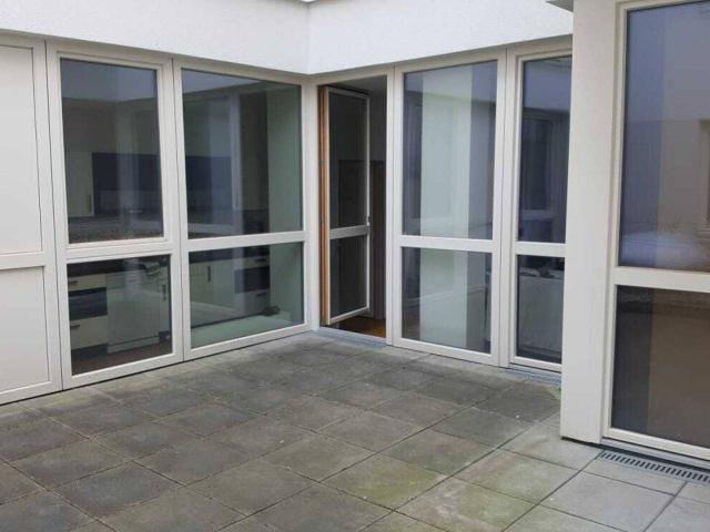 Großzügige, zentral gelegene 2 Zimmer Mietwohnung mit großer Terrasse und möblierter Küche im Zentrum von Ried