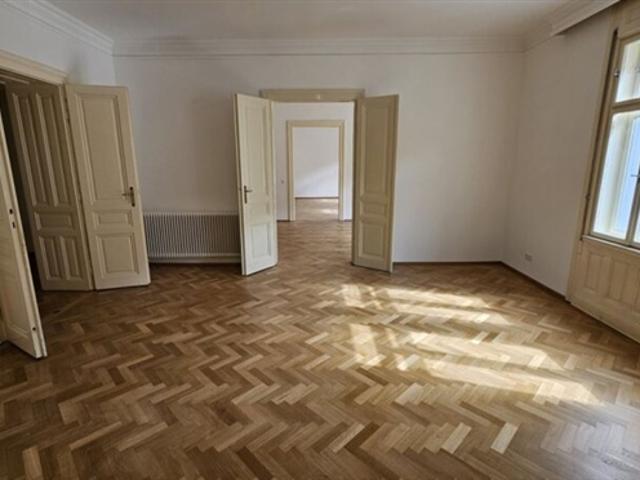 MIETE mit KAUFOPTION Stilvolle FAMILIENWOHNUNG mit 5 Zimmern in der Fußgängerzone
