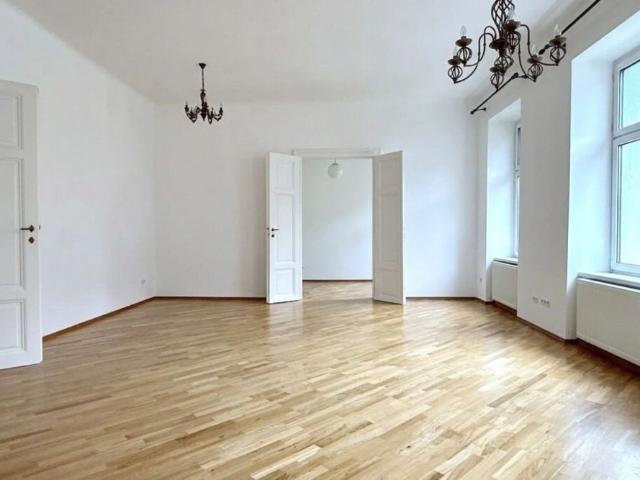 Großzügige Altbauwohnung im Zentrum von Pressbaum