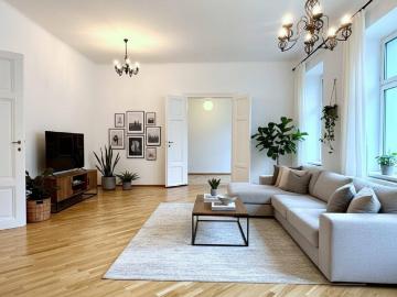 Großzügige Altbauwohnung mit Balkon in Pressbaum