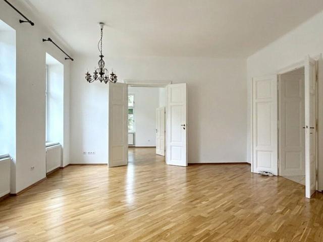 Großzügige Altbauwohnung im Zentrum von Pressbaum