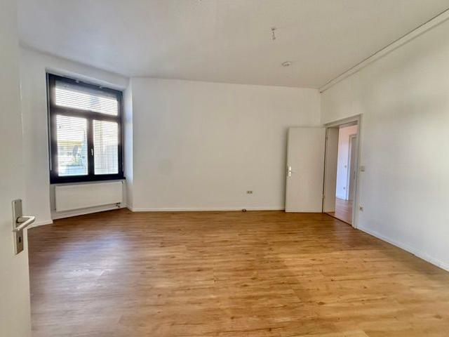 Großzügige Altbauwohnung in Innenstadtlage direkt am Marktplatz