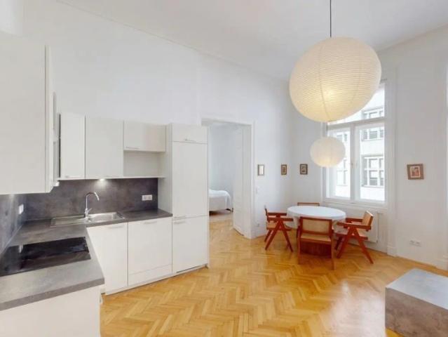 GROSSZÜGIGE ALTBAU EINHEIT NAHE STADTPARK | WOHNEN & ARBEITEN AUF 227 M² TOP 17 & 17A