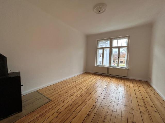 großzügige Altbau Wohnung mit Kamin und Echtholzdielen