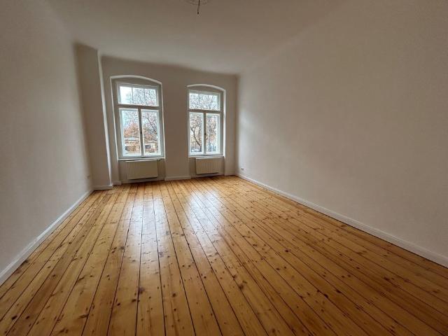 großzügige Altbau Wohnung mit Kamin und Echtholzdielen
