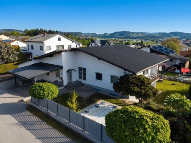 Großzügige Architektur in bester Lage stilvolles Wohnen auf 330 m2