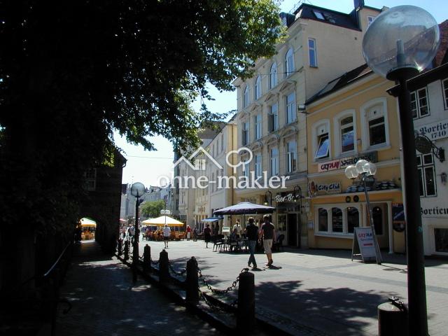 Großzügige, attraktive Altbauwohnung mit Blick auf den Nordermarkt