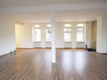 Großzügige, ausgefallene und loftartige 4 Zimmer mit Einbauküche und Balkon in zentrumsnaher Lage in 90429 Nürnberg