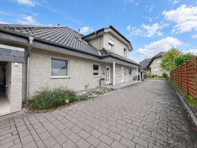 Großzügige Dachgeschosswohnung mit viel Platz und Potenzial