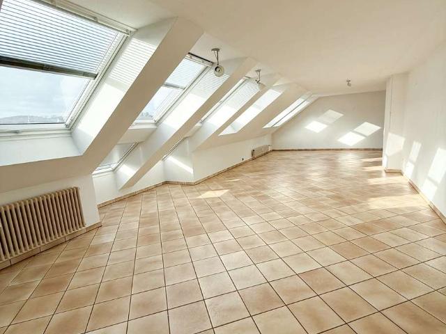 Großzügige Dachgeschosswohnung mit Balkon in bester Innenstadtlage