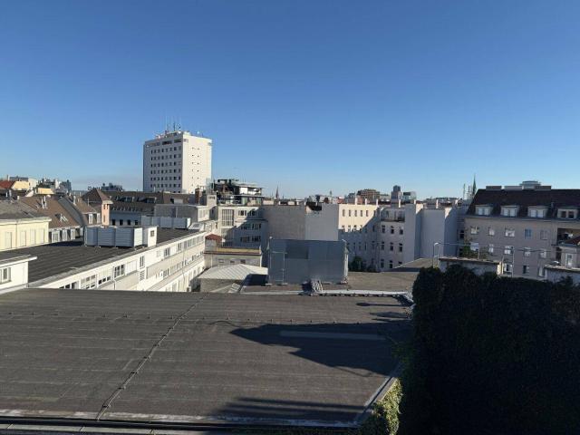 Großzügige Dachgeschoßwohnung mit ruhiger Südterrasse und Klimaanlage