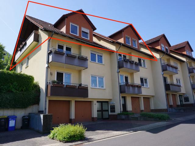 Großzügige Dachgeschosswohnung mit schönem Ausblick. Keine Käuferprovision!