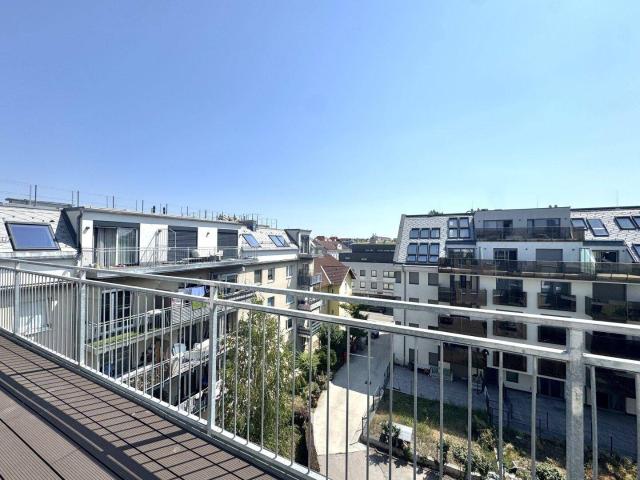 Großzügige Dachgeschosswohnung mit sonnigem Balkon Klimaanlage Erstbezug
