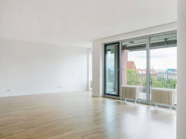 Großzügige Dachgeschosswohnung am Märkischen Ufer