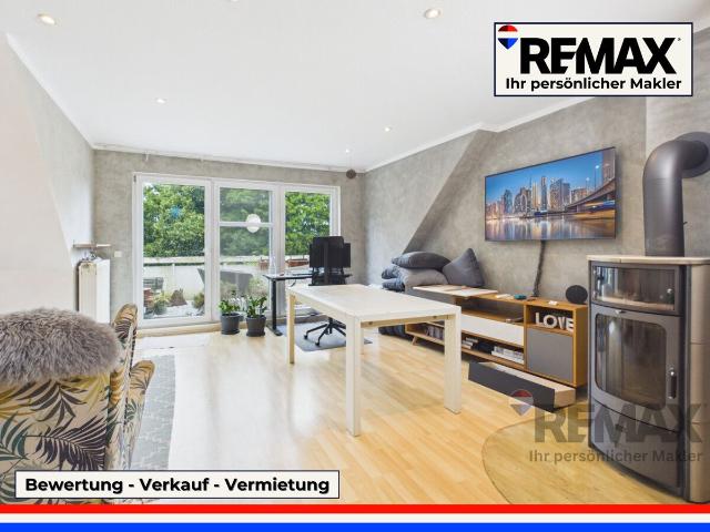 Großzügige Dachgeschoss Maisonette mit Sonnenbalkon und Kaminofen in Laboe
